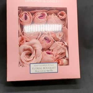 FLORAL BOUQUET Flower Soap Petals Giftbox